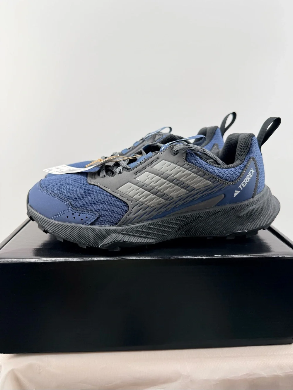 adidas lightweight athletic